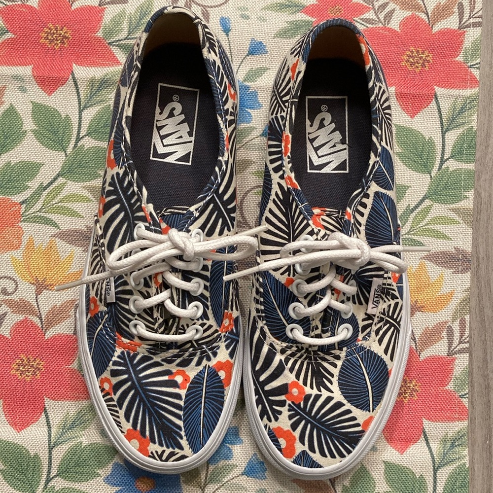 EUC VANS. Size 8 W/ 6.5 M.